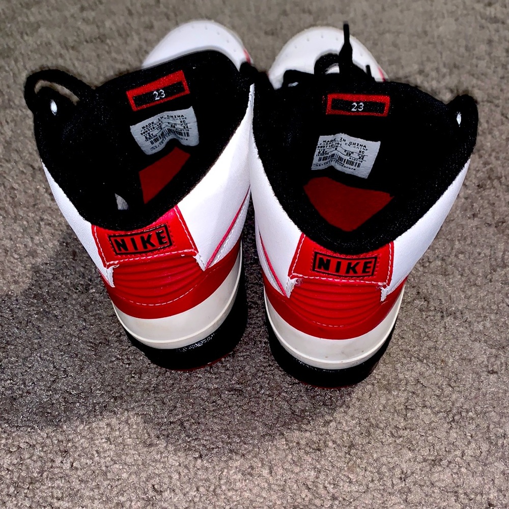 GS Air Jordan 2 size 5.5
